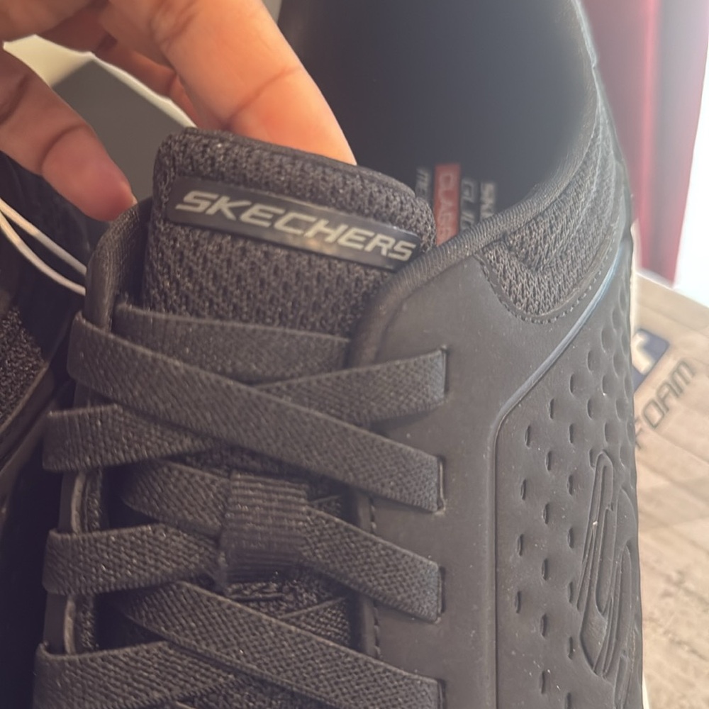 Skechers’s GLIDE-RITE all day comfort sneakers - Picture 5 of 7
